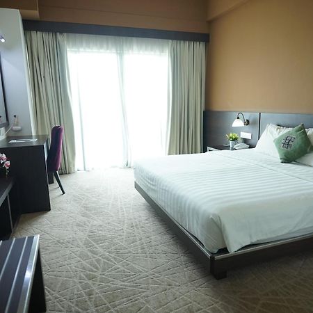 Swan Garden Hotel Malacca Екстер'єр фото